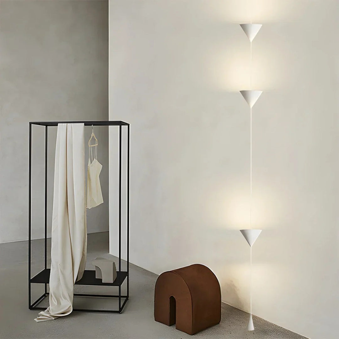Lampe sur pied conique