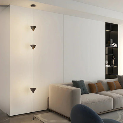 Lampe sur pied conique