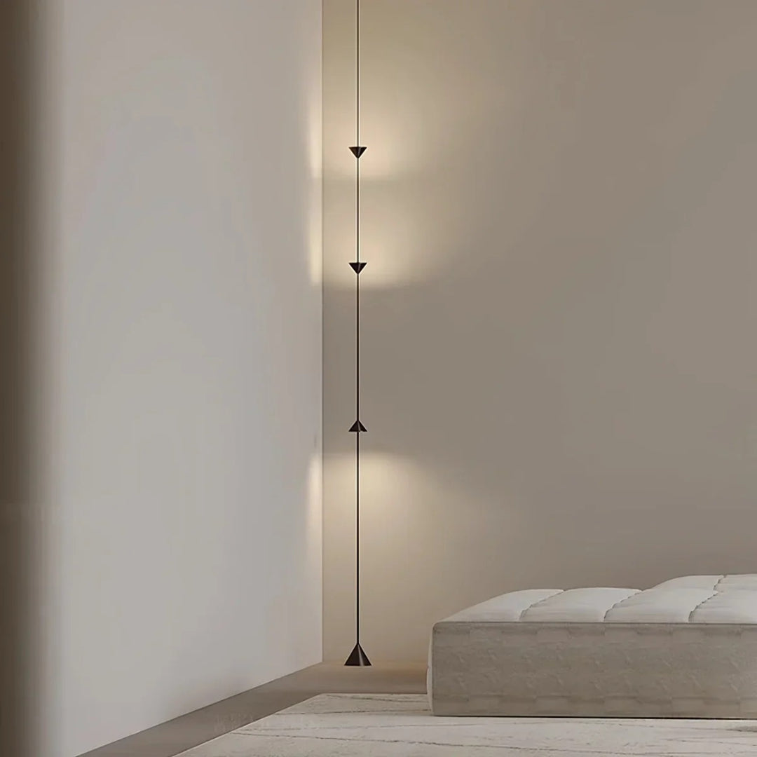 Lampe sur pied conique