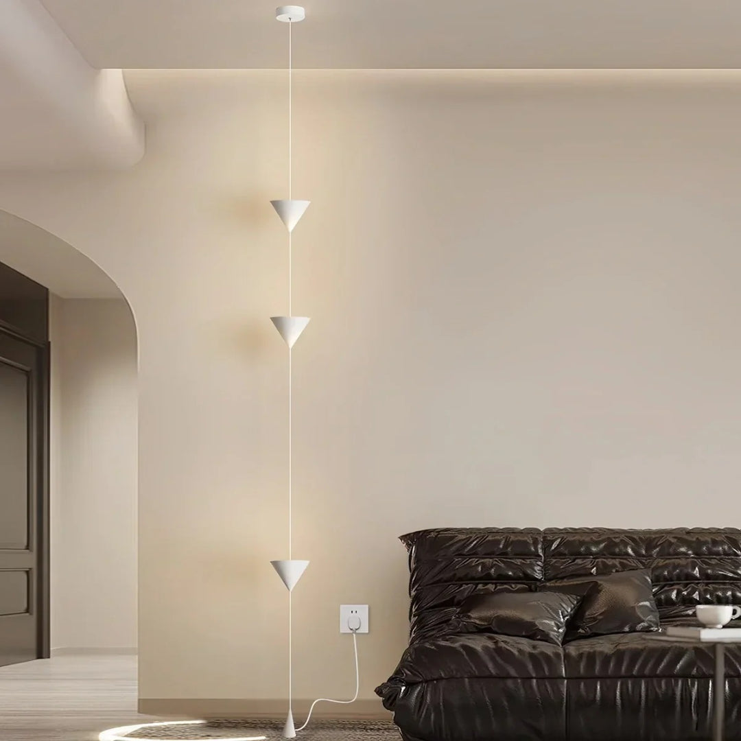 Lampe sur pied conique