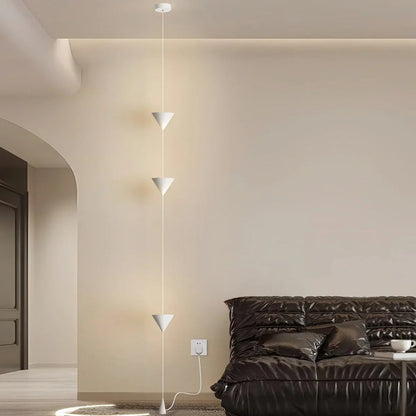 Lampe sur pied conique