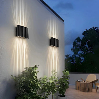 Outdoor LED wall lamp
