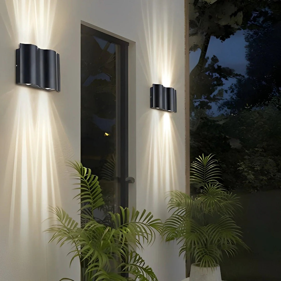Outdoor LED wall lamp