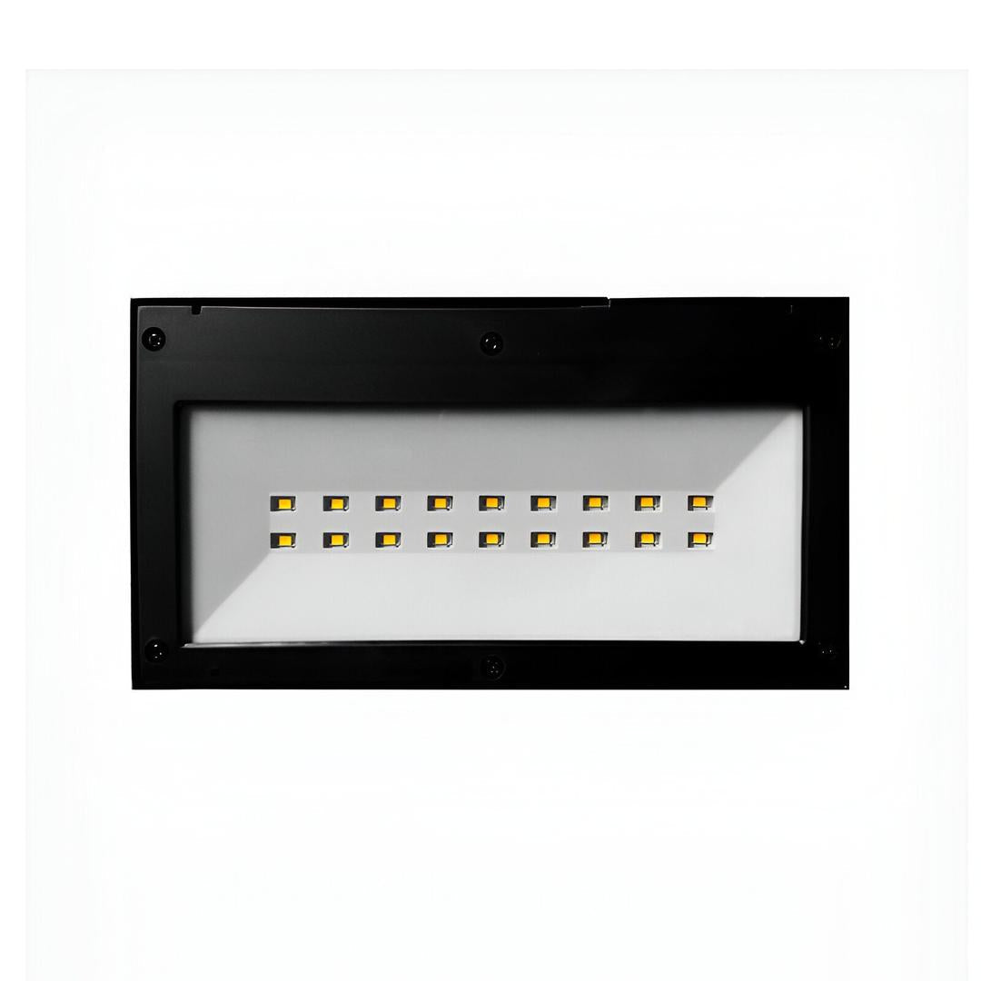 Lampa ścienna z czujnikiem ruchu