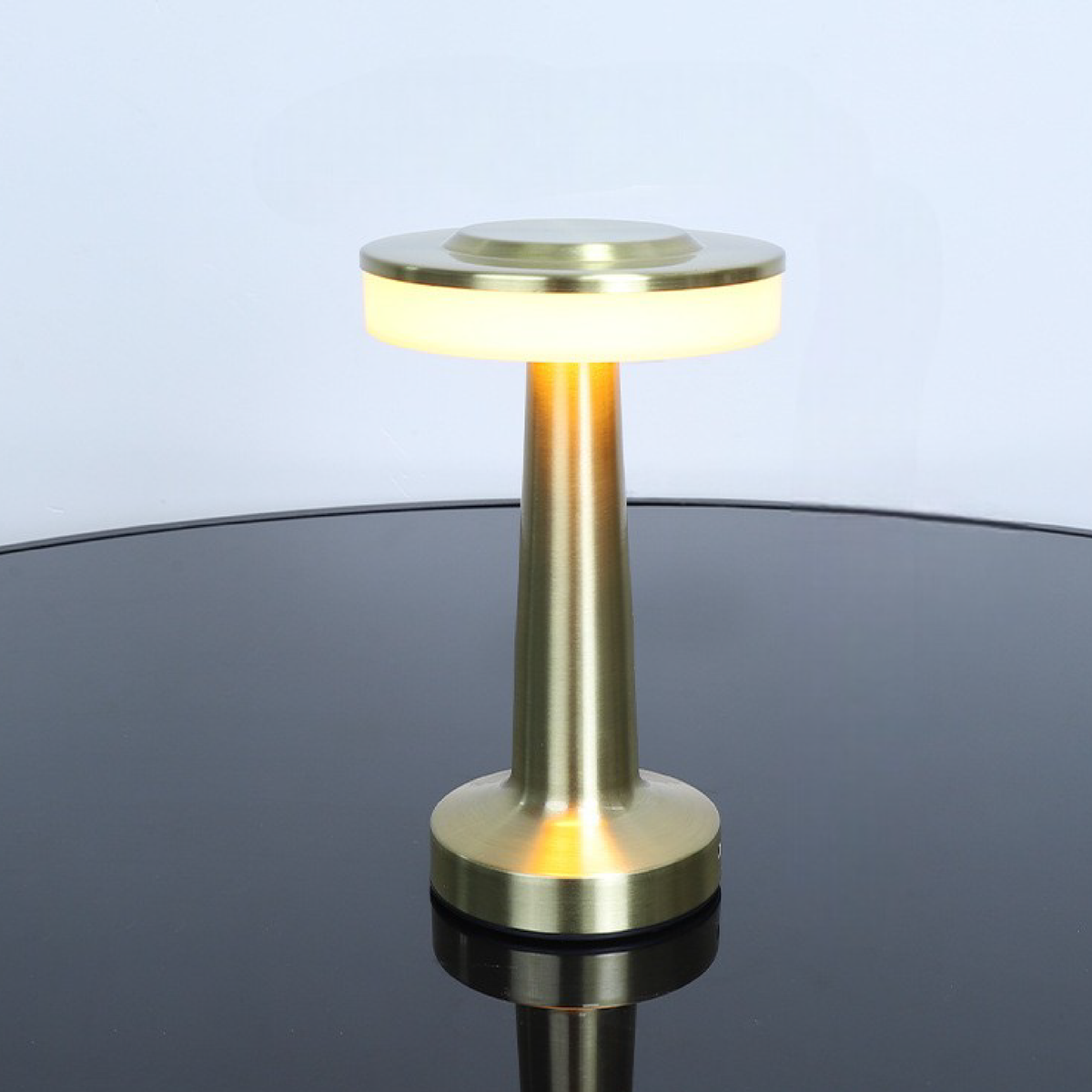 Bezdrátová stolní LED lampa