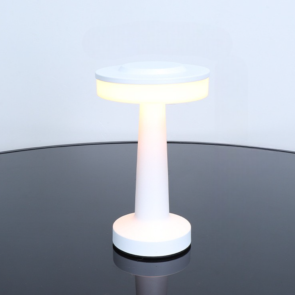 Bezdrátová stolní LED lampa