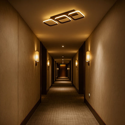 Stropní LED lampa se třemi stínidly