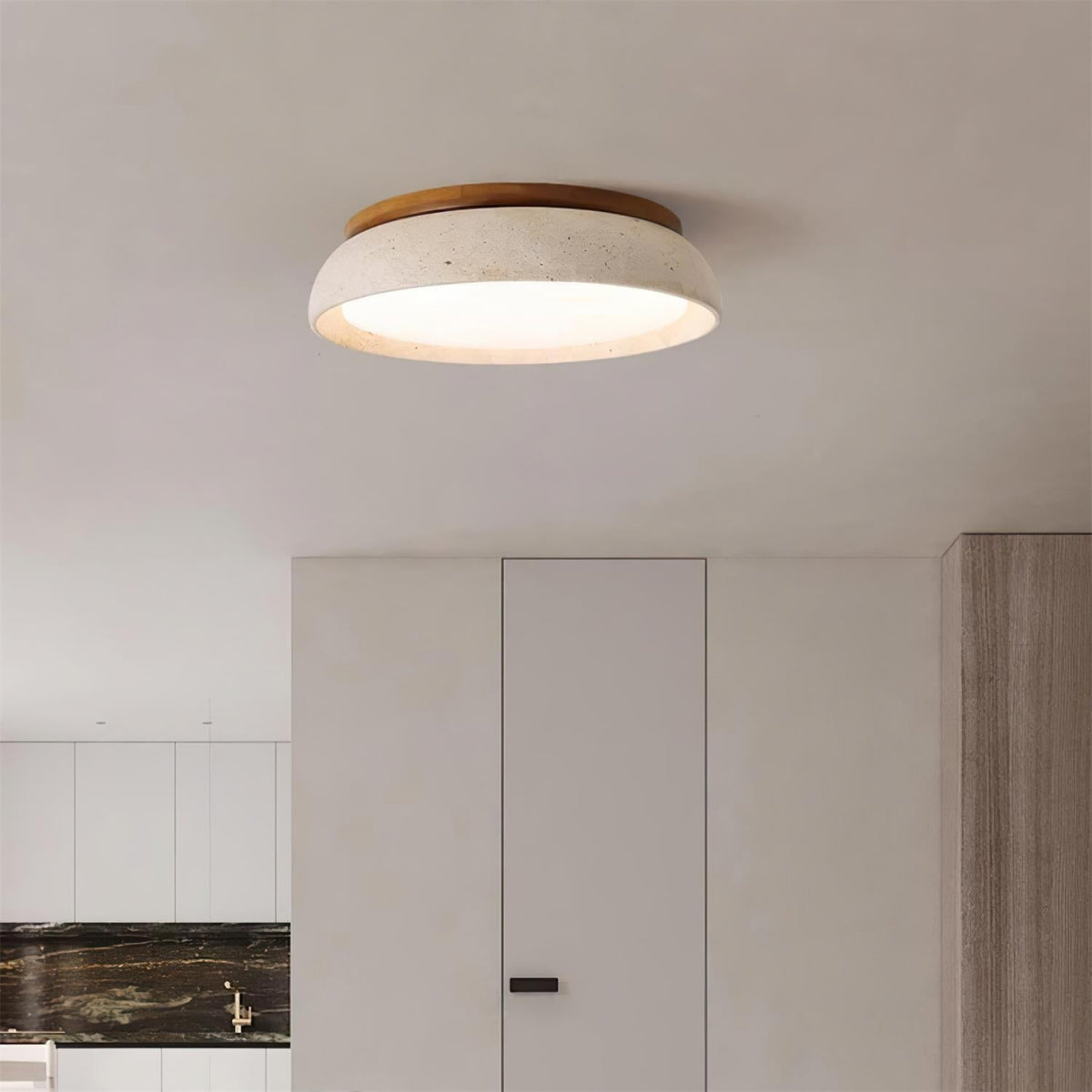 Stropní lampa z travertinu