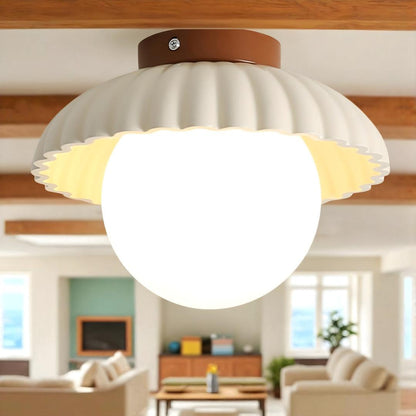 Lampa sufitowa z kloszem muszlowym