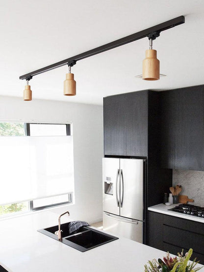 Lampa szynowa z drewnianymi kloszami