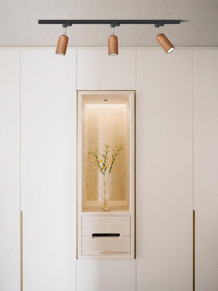Lampa szynowa z drewnianymi kloszami