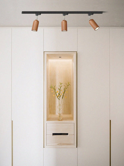 Lampa szynowa z drewnianymi kloszami