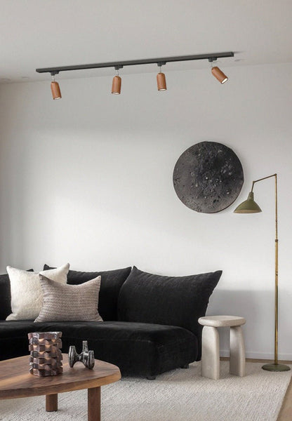 Lampa szynowa z drewnianymi kloszami