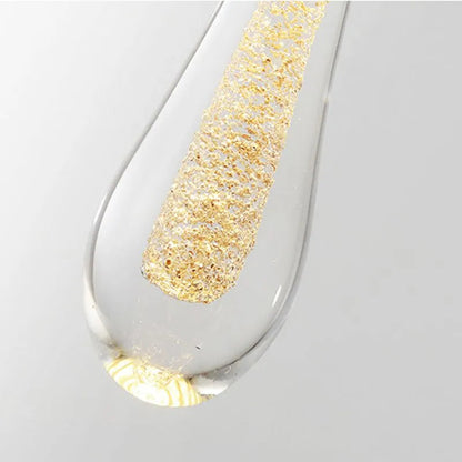 Suspension en forme de goutte avec finition dorée