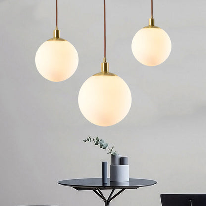 Skleněná kulová závěsná lampa