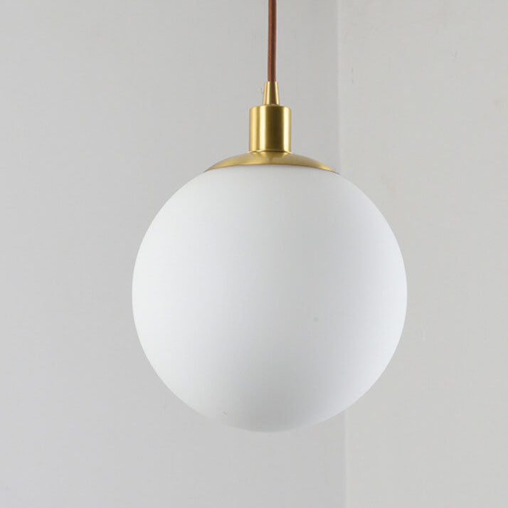 Skleněná kulová závěsná lampa