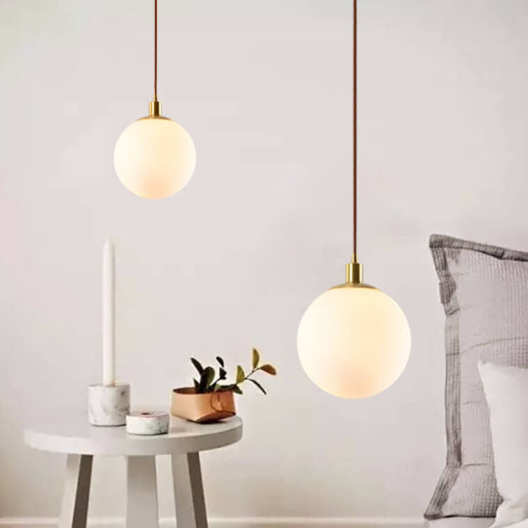 Skleněná kulová závěsná lampa