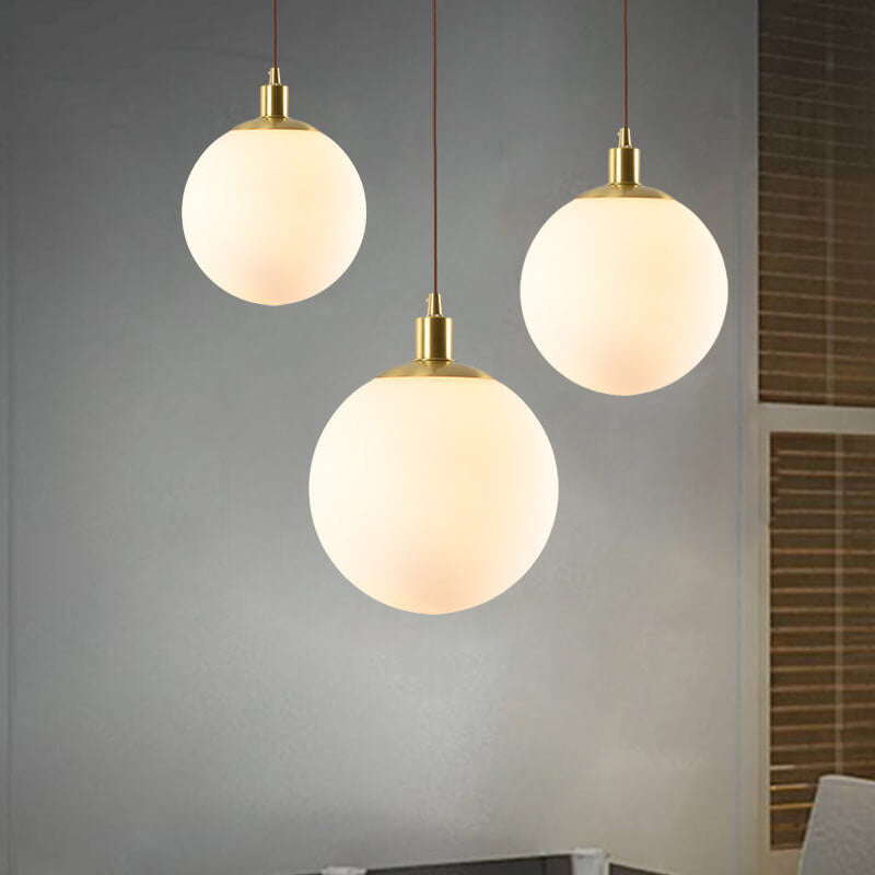 Skleněná kulová závěsná lampa