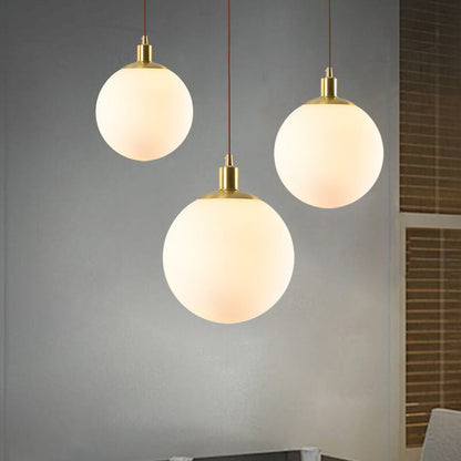 Skleněná kulová závěsná lampa