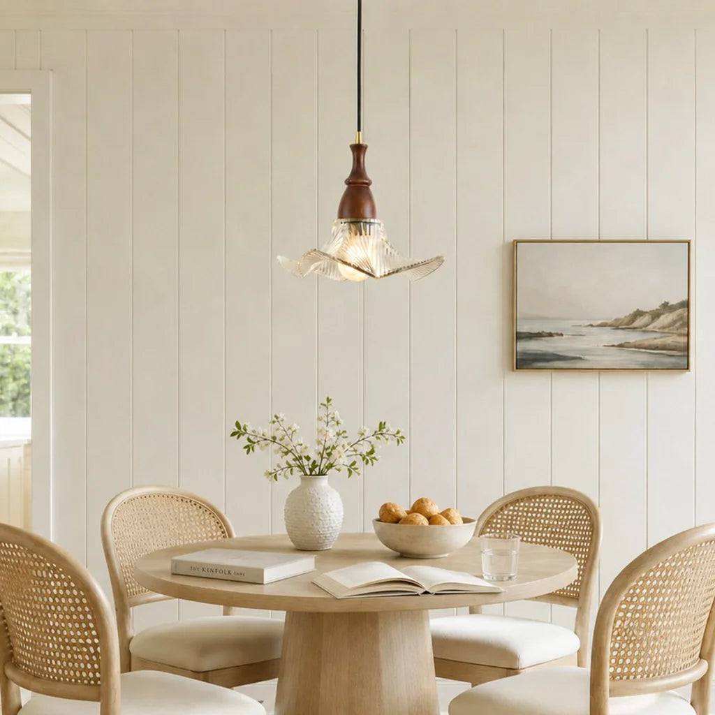 Flower-shaped pendant lamp
