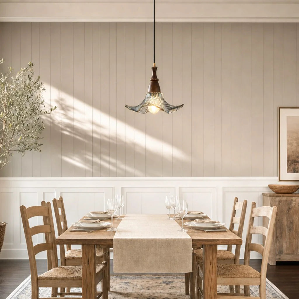 Flower-shaped pendant lamp