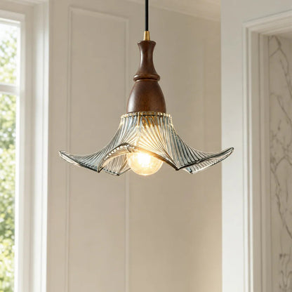 Flower-shaped pendant lamp