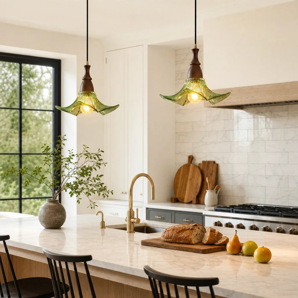Flower-shaped pendant lamp