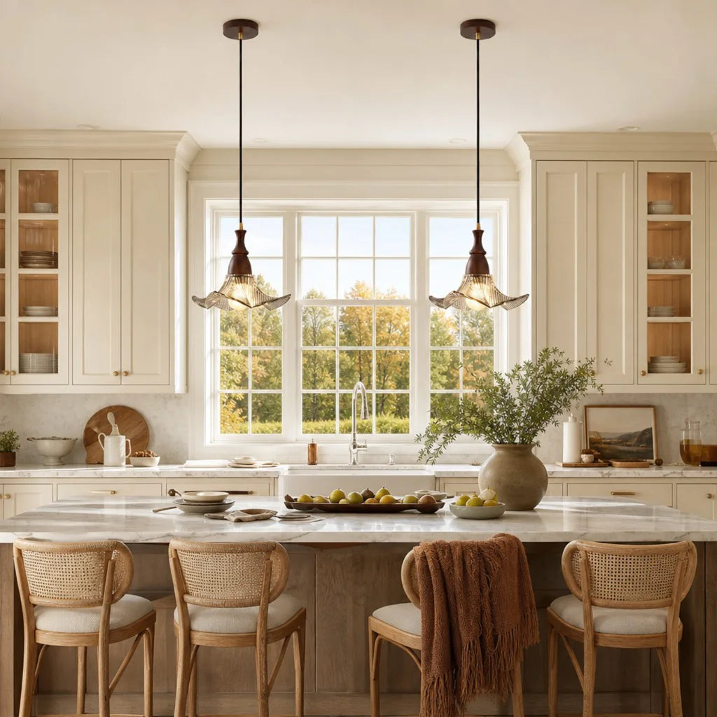 Flower-shaped pendant lamp