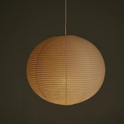 Papírová kulová závěsná lampa