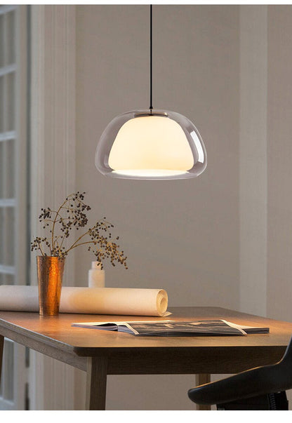 Skleněná kulová závěsná lampa