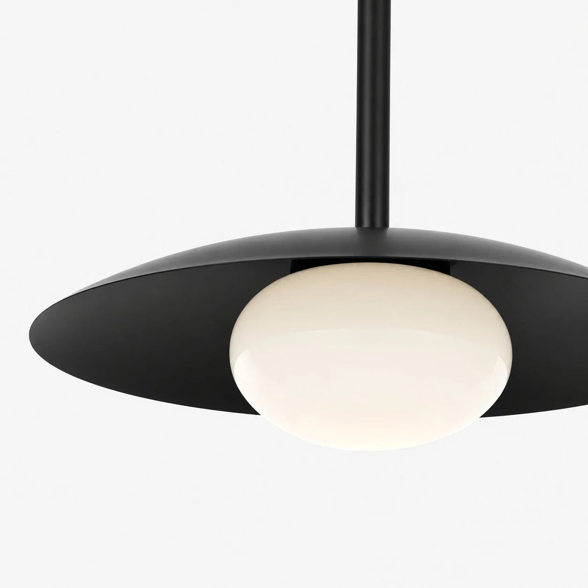 Lampe suspendue en forme d’assiette