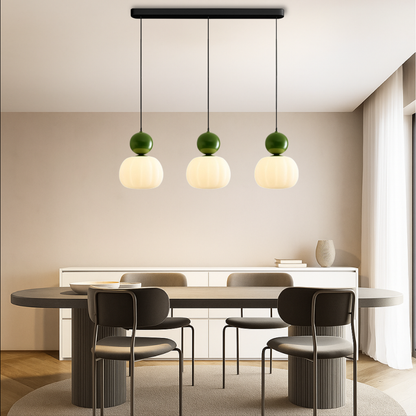 Lampa wisząca z kolorową kulą
