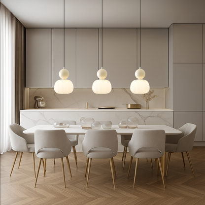 Lampa wisząca z kolorową kulą