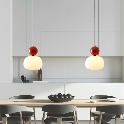 Lampa wisząca z kolorową kulą