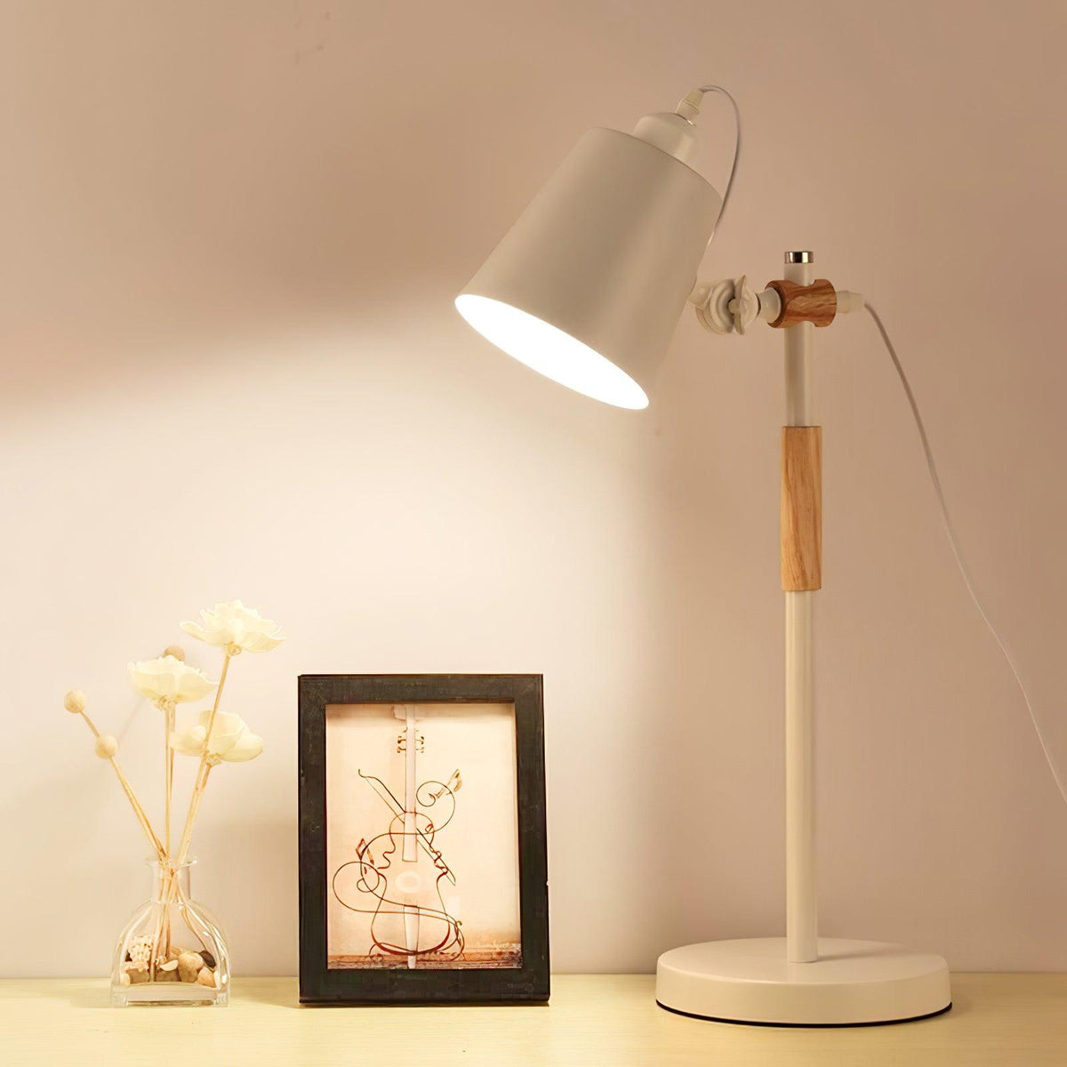 Desk lamp with adjustable shade