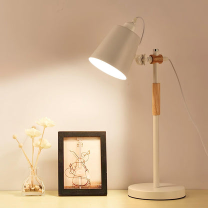 Desk lamp with adjustable shade