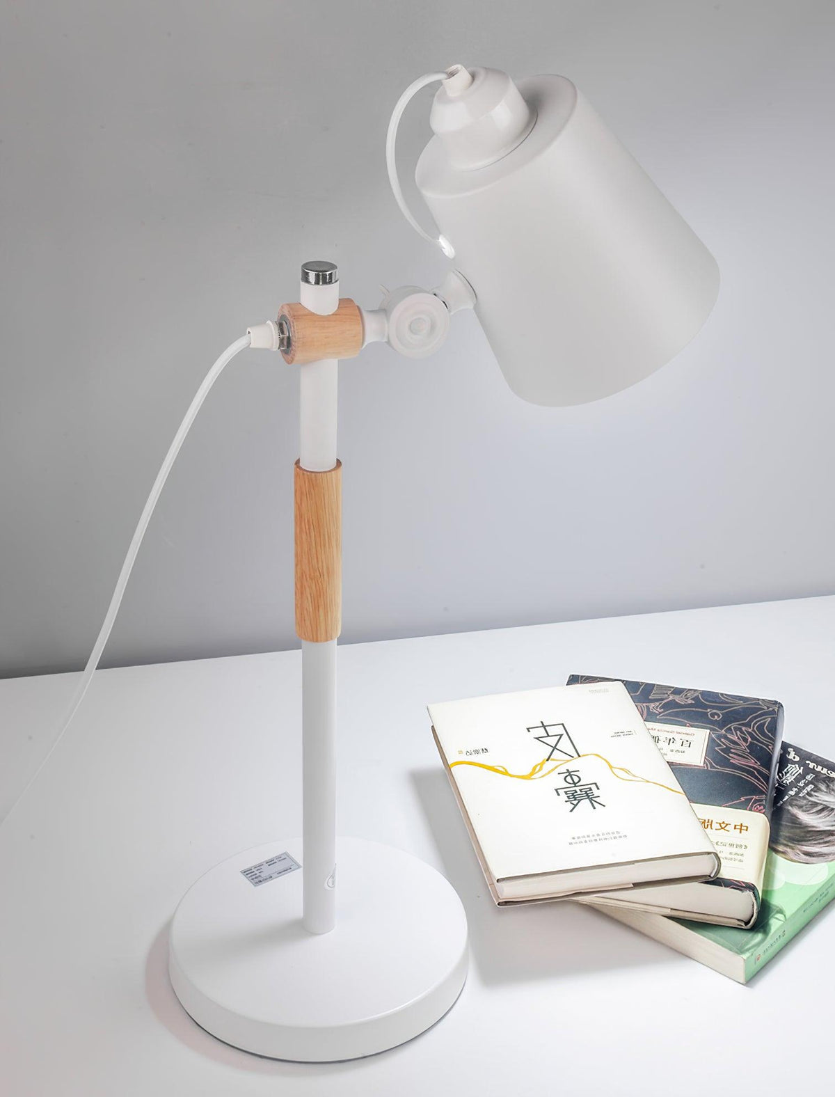 Desk lamp with adjustable shade