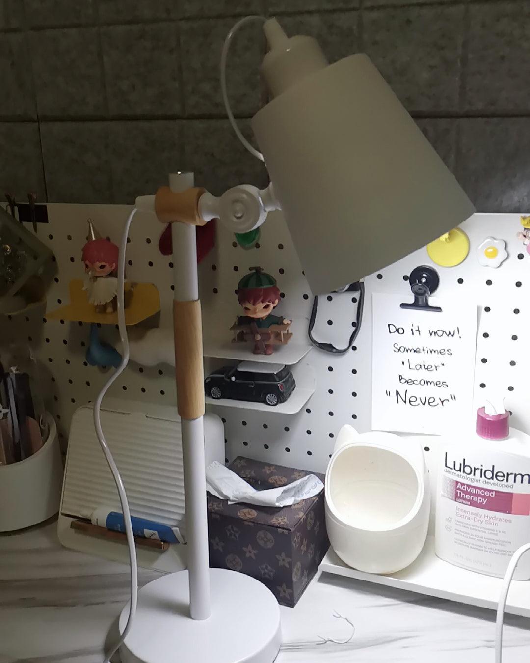 Desk lamp with adjustable shade