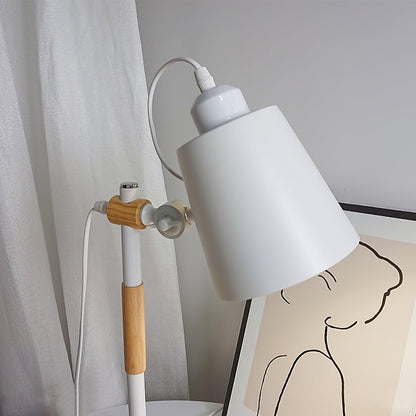 Desk lamp with adjustable shade