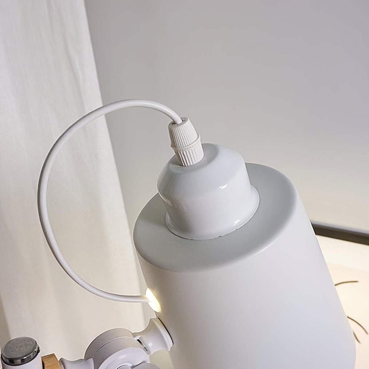 Desk lamp with adjustable shade