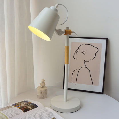Desk lamp with adjustable shade