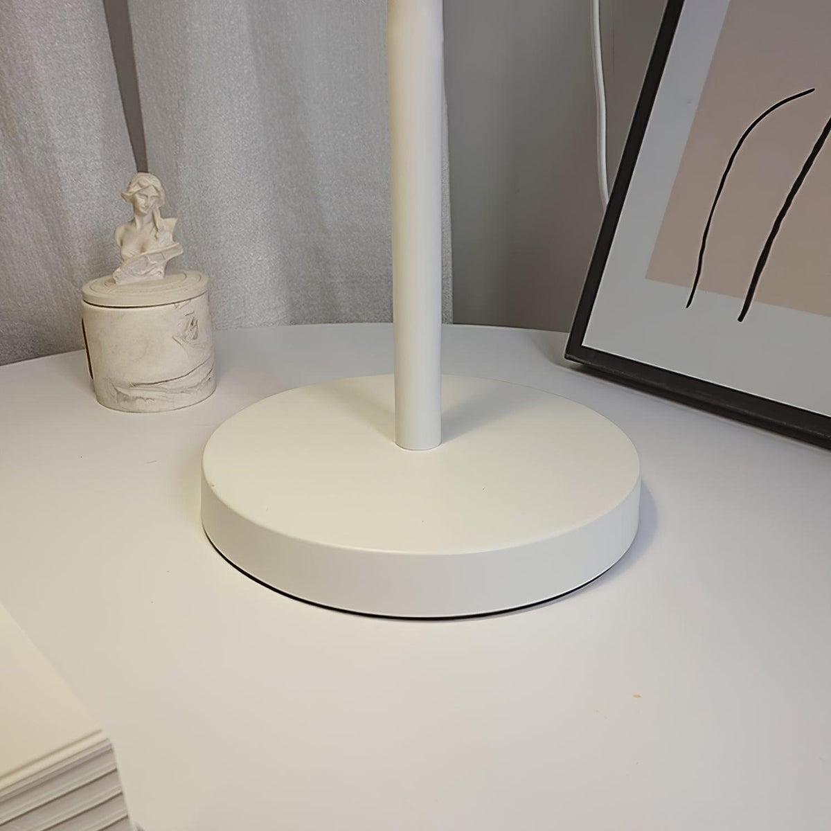 Desk lamp with adjustable shade