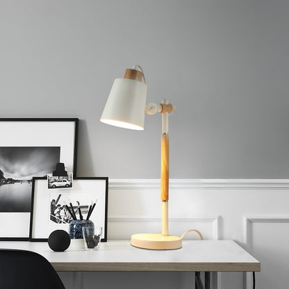 Desk lamp with adjustable shade
