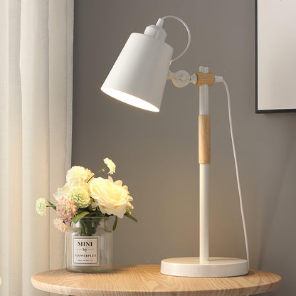 Desk lamp with adjustable shade