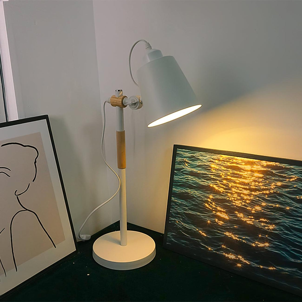 Desk lamp with adjustable shade