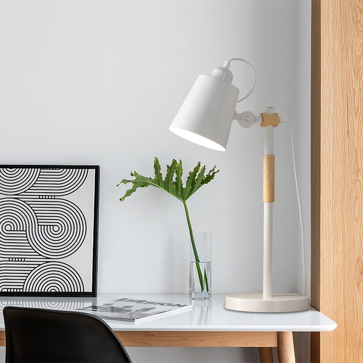 Desk lamp with adjustable shade