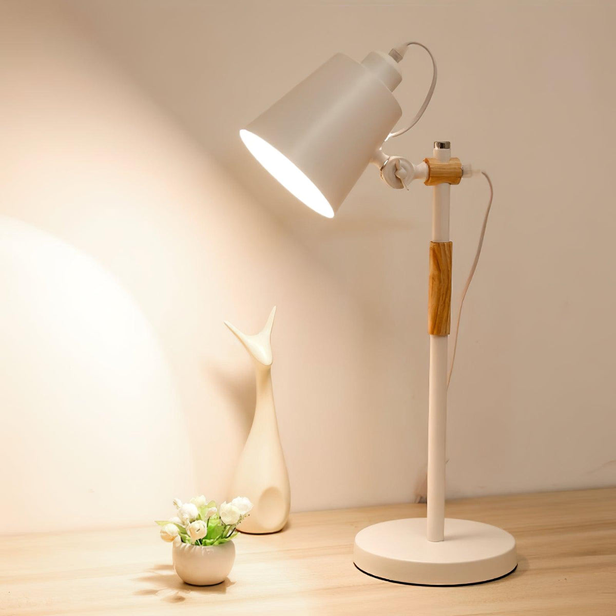 Desk lamp with adjustable shade