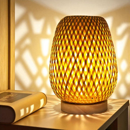 Lampe de table en bambou ajouré