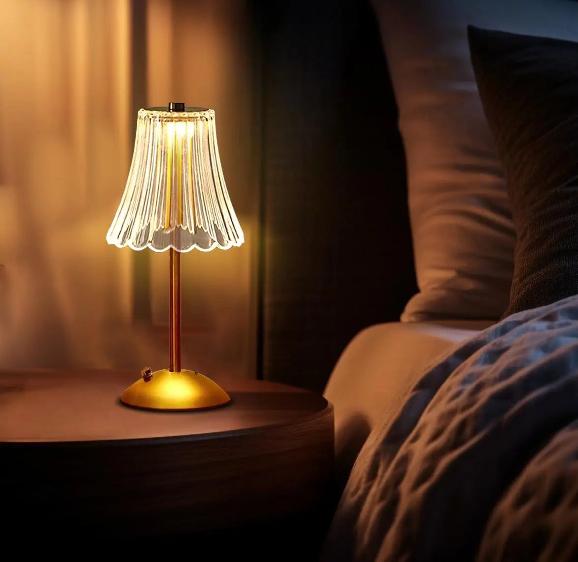 Lampka stołowa LED ryflowany klosz