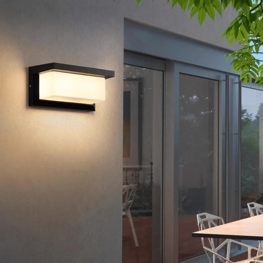 Outdoor LED wall light with sensor